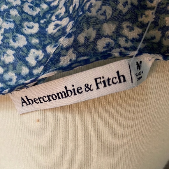 NWT Abercrombie Blue and White Floral - Picture 8 of 9